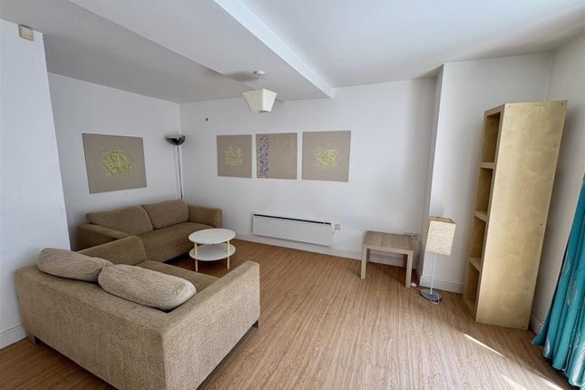 Apt 6, Premier Point, Manchester photo 2