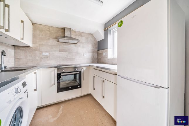 Thumbnail Flat to rent in Wedmore Gardens, London