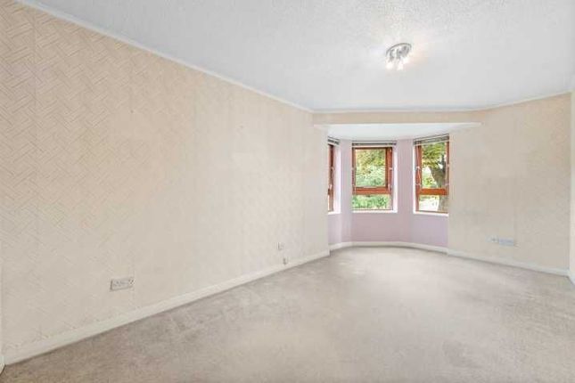 Flat 6, 2 Briarwood Court, Glasgow photo 2