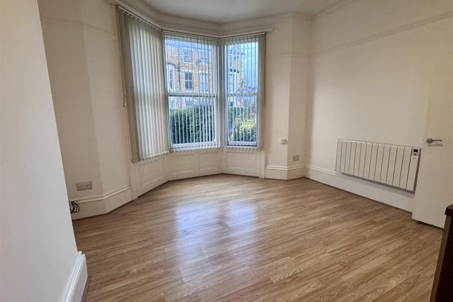 Cromwell Terrace, Scarborough photo 3