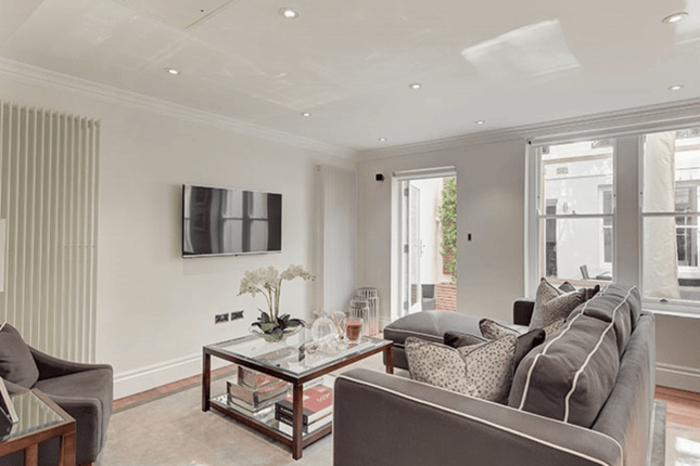 2-bed flat on Garden House, Kensington Gardens Square, London, £5,417/mo