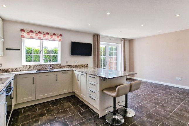 28, Wiggett Grove, Bracknell photo 3