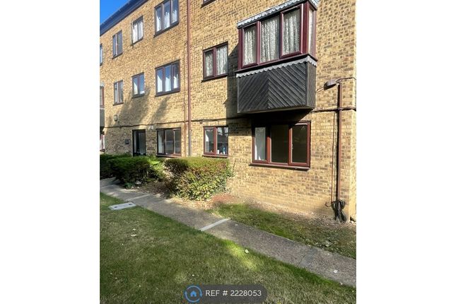 Flat to rent in Lincoln Court, Ilford