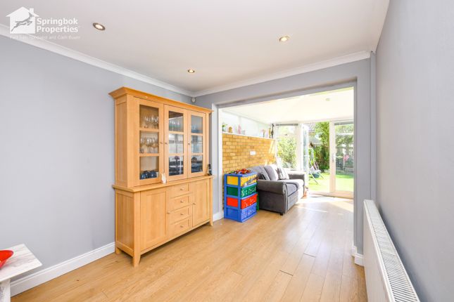 3, Bucklers Close,, Broxbourne photo 3