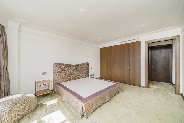 Flat to rent in Grosvenor Square, London