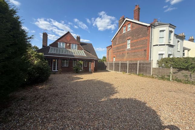 Bushey Grove Road, Bushey photo 4
