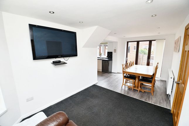 234 Lancaster Road, Salford photo 3