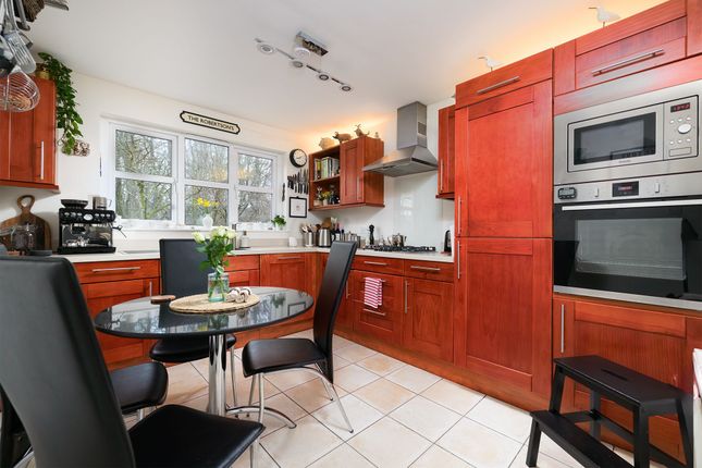 10 Woodlark Grove, Greenock photo 3