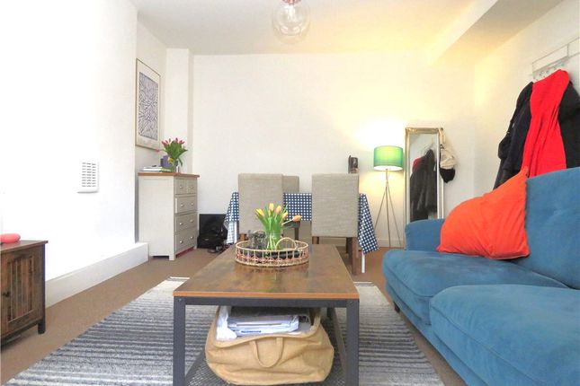 Flat to rent in Stockwell Road, London