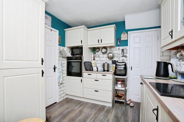 14, Rainborough Road, Rotherham photo 3