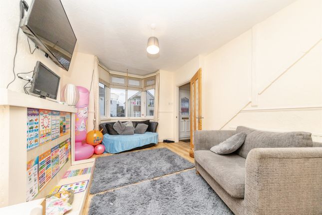 33, Carrs Road, Clacton-On-Sea photo 3