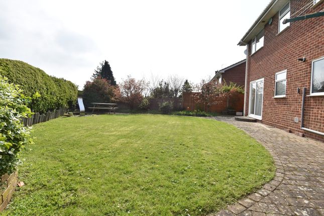 7, Manor Park, Tewkesbury photo 2