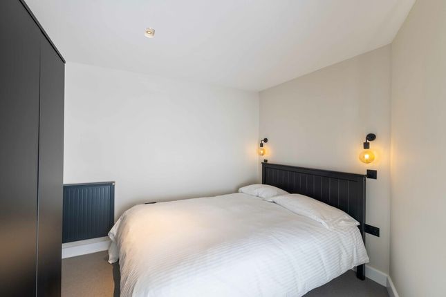 Flat to rent in Dawes Road, Fulham