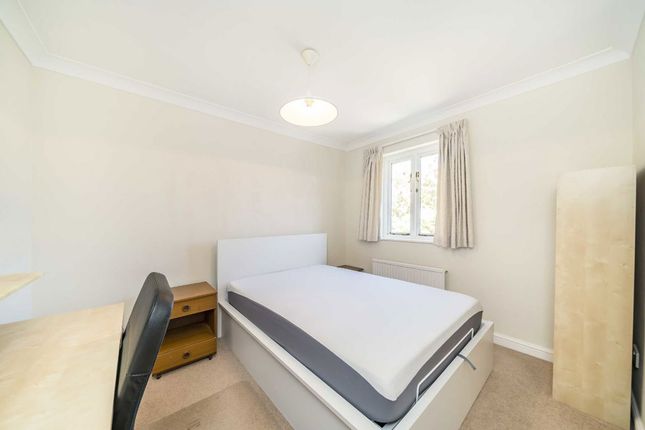 6, Woodlawn Close, London photo 5