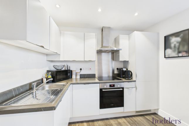 Flat 7,, Four Corners Chertsey, Chertsey photo 4