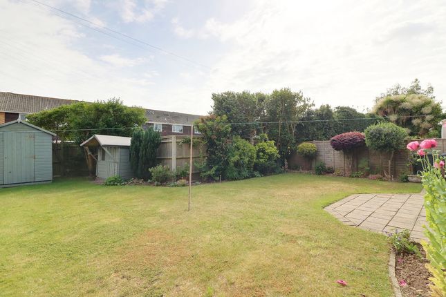 9, Third Avenue, Havant photo 2