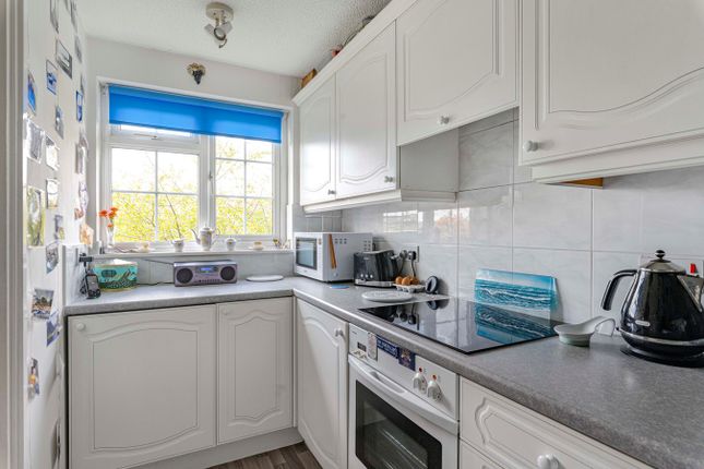 Flat for sale in Mayford Close, Beckenham