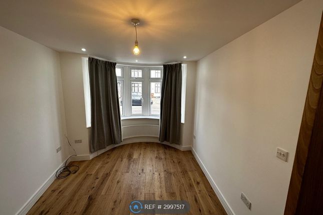 A Hurstbourne Gardens, Barking photo 2