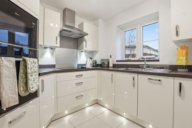 8 Edward Place, 14 Churchfield Road, Walton-On-Thames photo 2