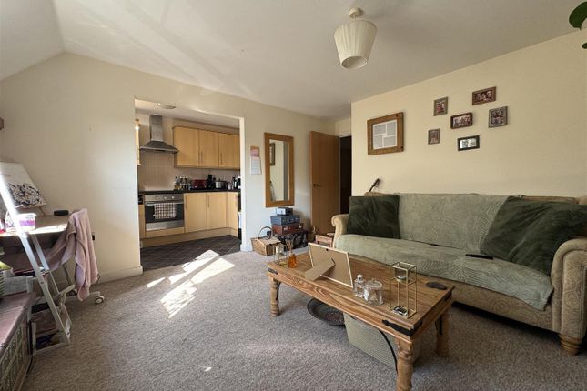 Flat 8, Cambria House, The Moorings, Swindon photo 4