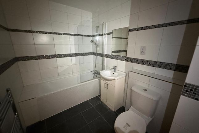 Flat 3, 1390, Uxbridge Road, Uxbridge photo 3
