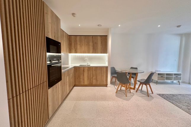 Cendal Crescent, London photo 4
