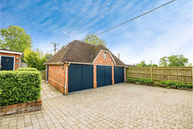 Thumbnail Detached bungalow to rent in Nuffield, Henley-On-Thames