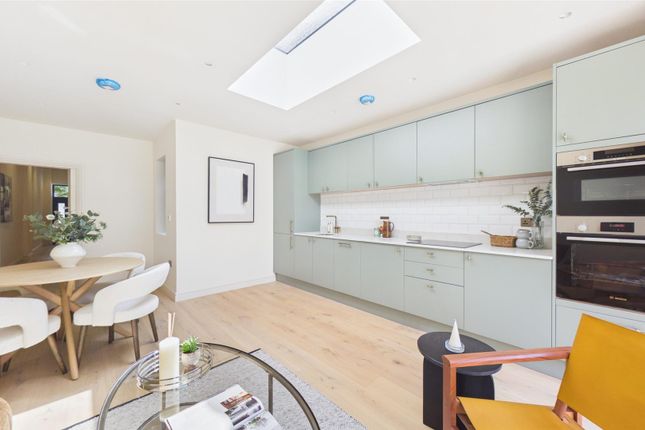 244C, Brixton Hill, London photo 3