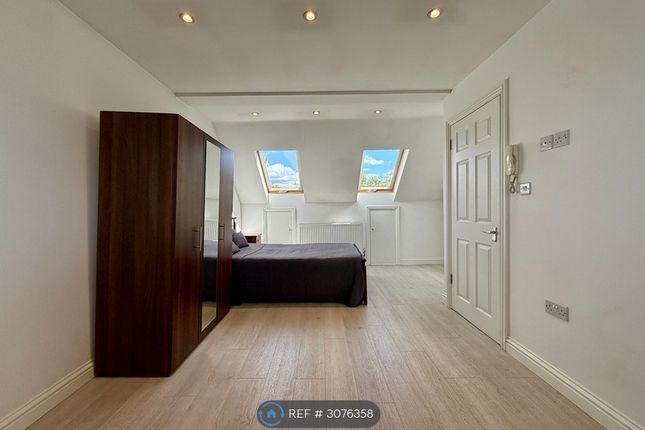 Flat, Watford Way, London photo 2