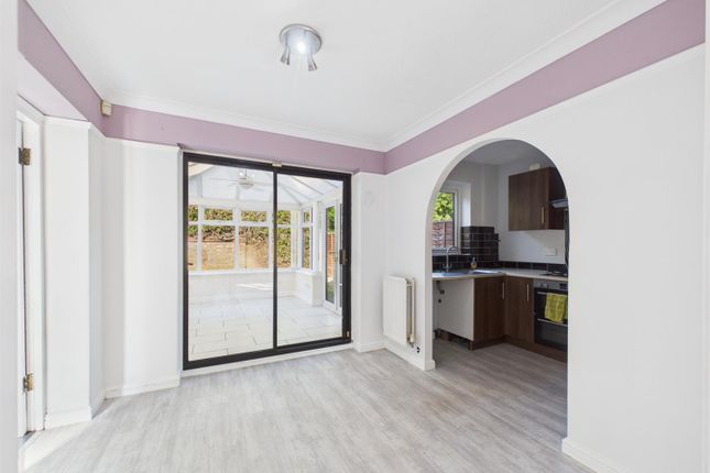 27, Exbury Way, Nuneaton photo 3