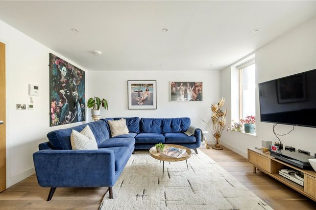 2-bed house on 9 Wyles House Prodigal Square, London, £3,600/mo