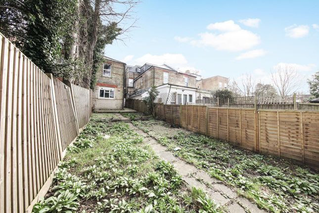 Flat for sale in Hendon Lane, London