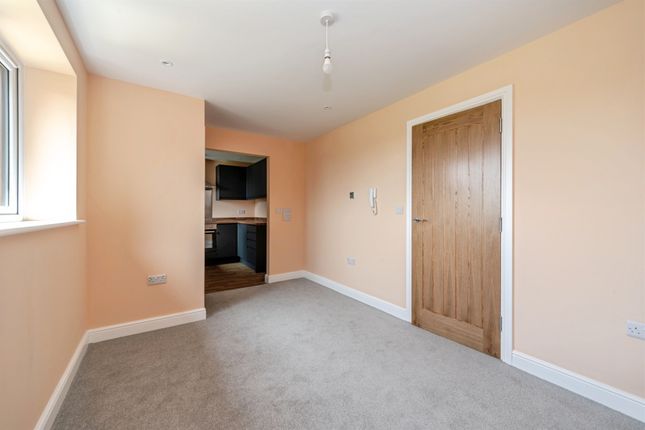 274, Redwood Grove, Bedford photo 3