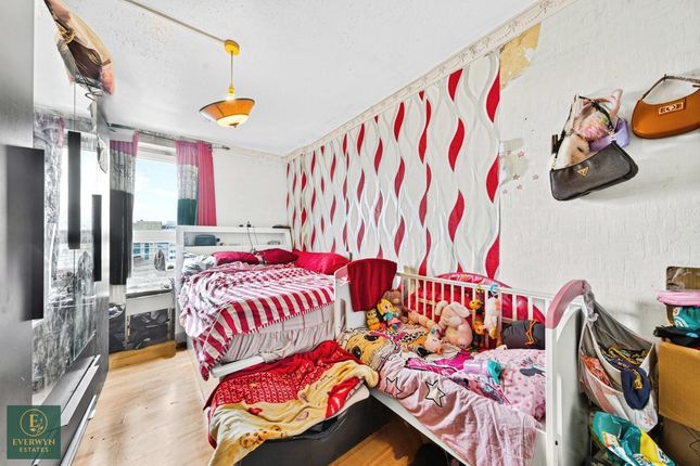Flat 86, London photo 4