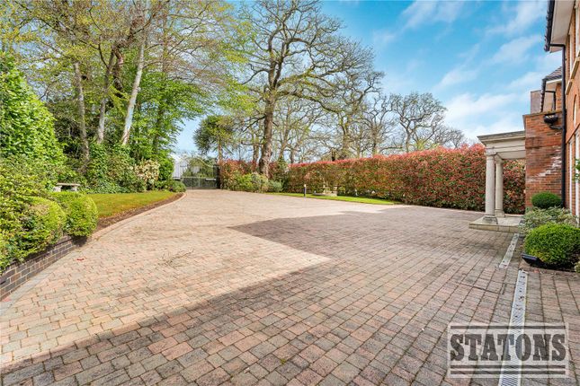 Lancaster Grange, 104, Camlet Way, Hadley Wood photo 4