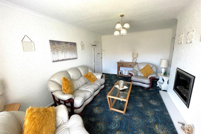 9, Dereham Close, Whitley Bay photo 2