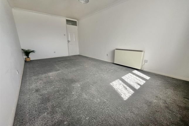 Flat 7, St. Margarets Court, Coppins Road, Clacton-On-Sea photo 4