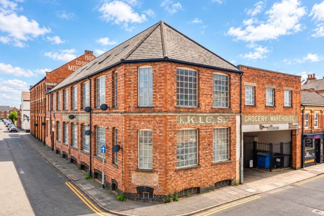 2-bed flat on Regent Gate, Regent Street, Kettering, £119,995