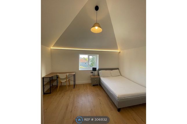 First Floor Flat  Windmill Lane, Greenford, Ealing photo 2