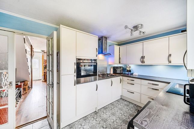 20, Worsley Road Freshbrook, Freshbrook photo 3