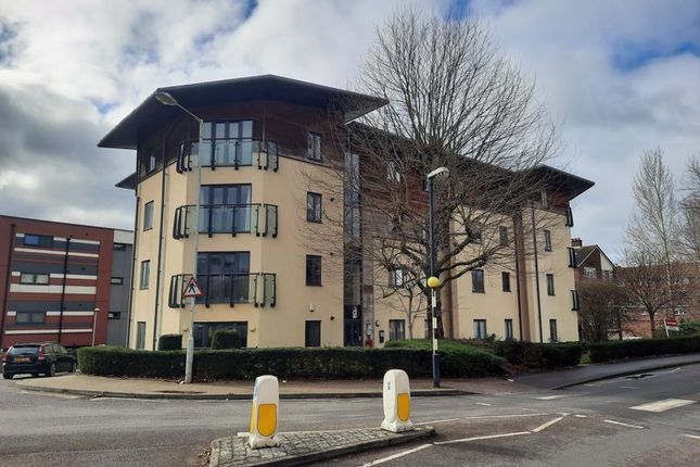 Thumbnail Flat for sale in Queensway Place, Yeovil