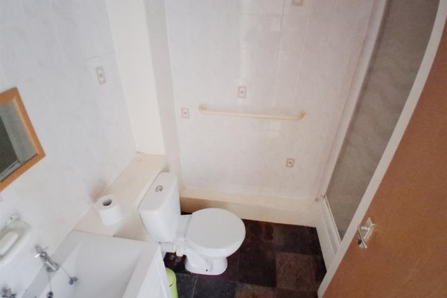 42, Heatherwood Drive, Hayes photo 4