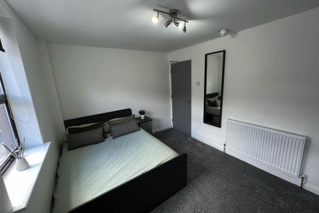 Flat 3, Queens Road, Leeds photo 4
