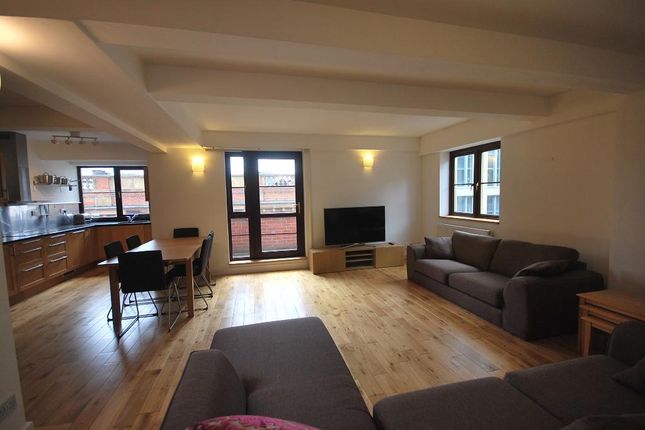 Flat to rent in Dickinson Street, Manchester