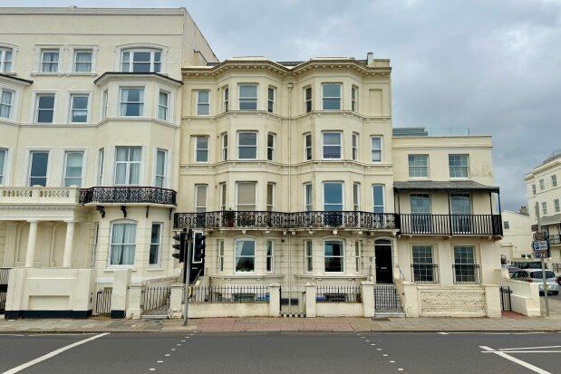 Thumbnail Flat to rent in Marine Parade, Worthing