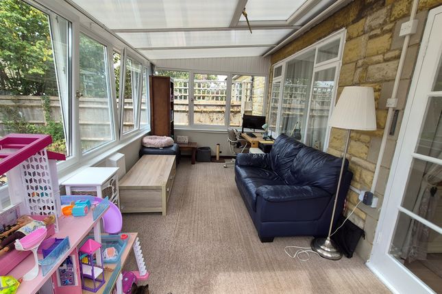 23, Swinbrook Road, Carterton photo 5