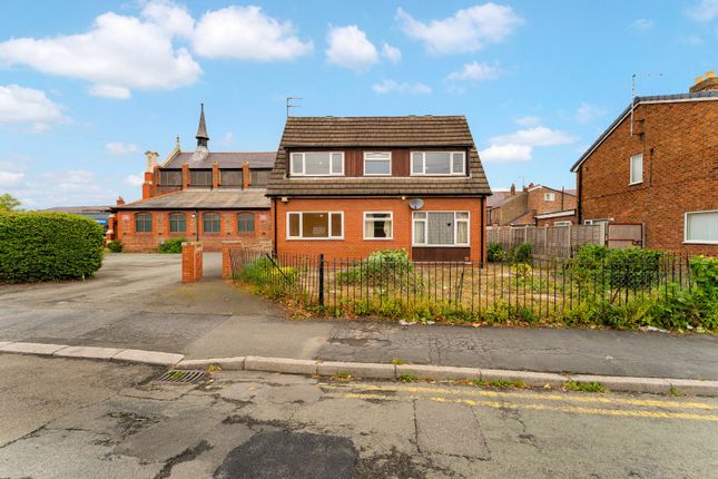 3-bed detached on 1, Glynne Street, Deeside, £100,000