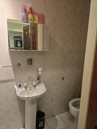 204, Redbridge Lane East, Ilford photo 5