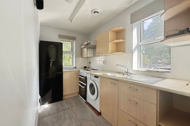 24, Vesey Close, Farnborough photo 2