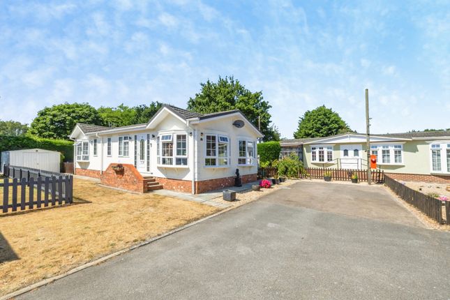 2-bed caravan on 13, Hawthorn Hill, Dogdyke, £150,000